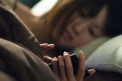 Chồng đi làm xa, vợ ở nhà chat sex với đàn ông ngoại quốc