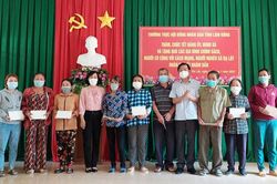 Phó Chủ tịch HĐND tỉnh thăm, tặng quà Tết tại Đạ Tẻh