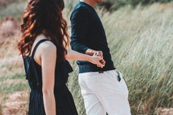 Yêu người hơn nhiều tuổi nhưng sợ mang tiếng 'chơi đồ cổ', câu chốt hạ cuối cùng của cô gái khiến ai nấy đều ngao ngán