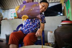 Làng mật mía đỏ lửa ngày đêm vào vụ Tết