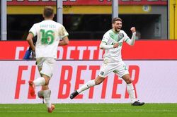 Soi kèo nhà cái Sassuolo vs Verona. Nhận định, dự đoán bóng đá Serie A (18h30, 16/1)