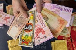Tiền in hình hổ đắt khách dịp gần Tết