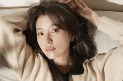 Thế vai Son Ye Jin trong phim mới, Han Hyo Joo bị áp lực vì cái bóng quá lớn của tiền bối