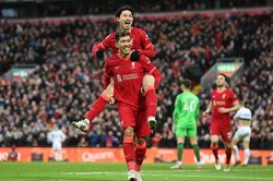 Không Salah, Liverpool vẫn đè bẹp Brentford