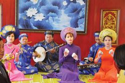 Chính trị - Xã hội Văn hóa - ngành 'công nghiệp' quan trọng