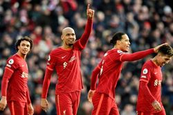 Thể thao Thể thao Xử đẹp bầy ong, Liverpool vươn lên nhì bảng