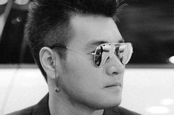 Tạ Quang Thắng phát hành album 'Ở giữa cuộc đời'