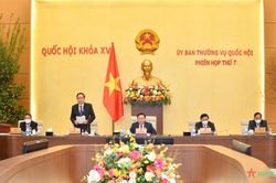 Ủy ban Thường vụ Quốc hội thảo luận dự án Luật Thi đua, khen thưởng (sửa đổi)