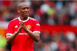 Tin chuyển nhượng 18/1: MU nhắm sao Aston Villa, Barca và Bayern tranh giành Christensen