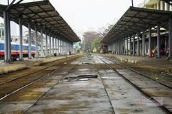 Nhà ga, bến xe ế ẩm chưa từng có, tài xế thong dong đứng ngồi buôn chuyện