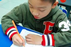 Xuất hiện bài văn 'bóc phốt' anh trai không trượt phát nào, dân tình đang cười ná thở thì đụng ngay câu cuối quá chất: Nói hộ nỗi lòng chị em!