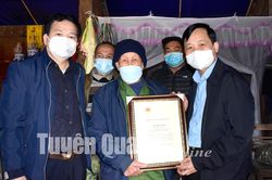 Đồng chí Phó Chủ tịch UBND tỉnh Nguyễn Thế Giang thăm, tặng quà Tết người cao tuổi, gia đình chính sách trên địa bàn huyện Lâm Bình