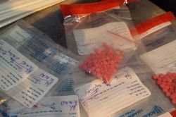 Bị dừng xe để kiểm tra, nữ 9X vứt ma túy xuống đường để phi tang