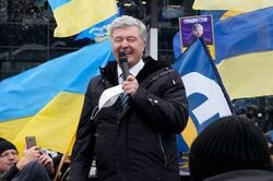 Cựu tổng thống Ukraine trở về nước, đối mặt tội danh phản quốc
