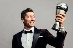 Lewandowski lên tiếng khi bị Messi loại khỏi phiếu bầu The Best