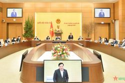 Ủy ban Thường vụ Quốc hội: Trang phục xét xử của hội thẩm nhân dân khác thẩm phán