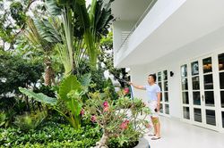 Khám phá cơ ngơi 1.600m2 của vợ chồng Chi Bảo