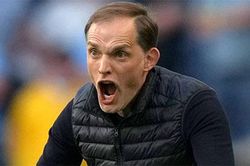 HLV Tuchel 'sấy tóc' 3 cầu thủ Chelsea ngay trên sân