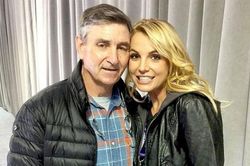 Britney Spears tố cáo cha đẻ trục lợi, lãng phí hàng chục triệu USD