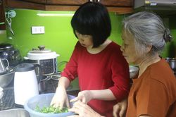 Tôi cần mẹ, dẫu chỉ là cái bóng bên đời