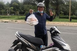 Danh hài bán bánh bèo kéo cày trả nợ ở tuổi U70 gây tranh cãi
