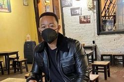 Huyền thoại âm nhạc Mỹ John Legend khám phá Hà Nội