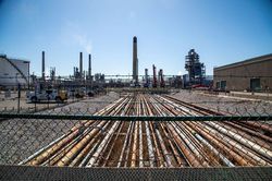 Imperial Oil đặt mục tiêu giảm 30% cường độ phát thải cát dầu vào năm 2030