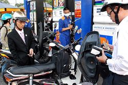 Cận Tết, giá xăng dầu tiếp tục tăng mạnh