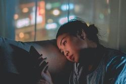 Anh ấy nhắn tin trả lời bạn sau vài giây, vài phút hay một ngày đều có thông điệp ẩn đấy!