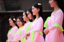 Cảnh vô vọng vác đơn kiện của diễn viên quần chúng Trung Quốc