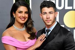 Nick Jonas và vợ hoa hậu có con nhờ mang thai hộ