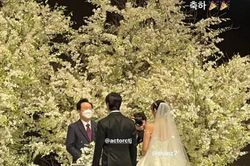 Cô dâu Park Shin Hye rạng rỡ trong ngày cưới, khách dự đeo khẩu trang