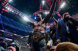 Chủ tịch UFC từ chối trao đai cho nhà vô địch