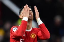 Ronaldo bực bội với Greenwood vì không chuyền bóng