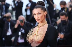 Bella Hadid không kiểm soát được bản thân