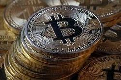 Gượng dậy sau cú giảm thê thảm, Bitcoin vẫn ở dưới đáy sâu
