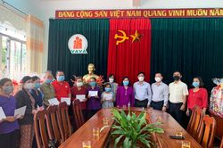 Trao quà tết cho nạn nhân chất độc da cam tại Đạ Tẻh
