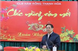 Thủ tướng Phạm Minh Chính trò chuyện, chúc Tết CLB Hàm Rồng