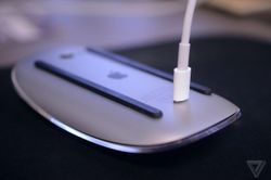 Những thiết kế gây tranh cãi của Apple