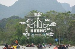 Hà Nội dừng tổ chức lễ hội chùa Hương