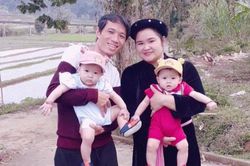 Hạnh phúc vỡ òa sau hơn 2.000 ngày tìm kiếm con của cặp vợ chồng người dân tộc Tày