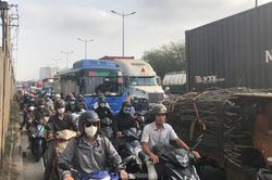 Kẹt xe kinh hoàng ở cửa ngõ TPHCM ngày cuối năm