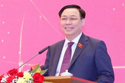 'Có những ngày chúng tôi họp từ 10h đêm đến 1 giờ sáng hôm sau'