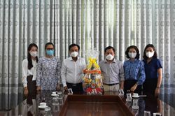 Bí thư Thành ủy Đông Hà Nguyễn Chiến Thắng thăm, chúc Tết các đơn vị trực giao thừa