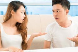 Mỗi tháng đưa vợ 40 triệu, khi hỏi, cô ấy đưa ra 5 triệu cùng bí mật động trời khiến tôi tức 'hộc máu'
