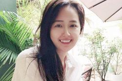 Mai Phương Thúy diện quần rách, đi giày rộng