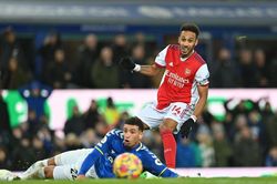 Aubameyang trên đường rời Arsenal, gia nhập Barca