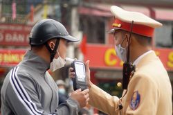 Ngày thứ hai nghỉ Tết: Phạt hơn 300 'ma men', 27 người thương vong vì tai nạn giao thông