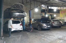 Vợ chồng trẻ vỡ mộng ô tô về quê ăn Tết vì trót mua xe cũ 20 năm tuổi