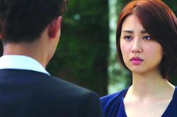 Bất an vì cô bạn cũ của chồng